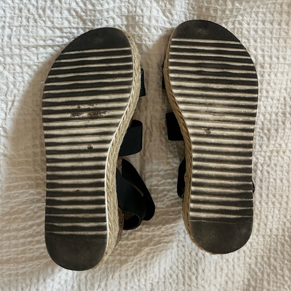 Sandals - Picture 2 of 5